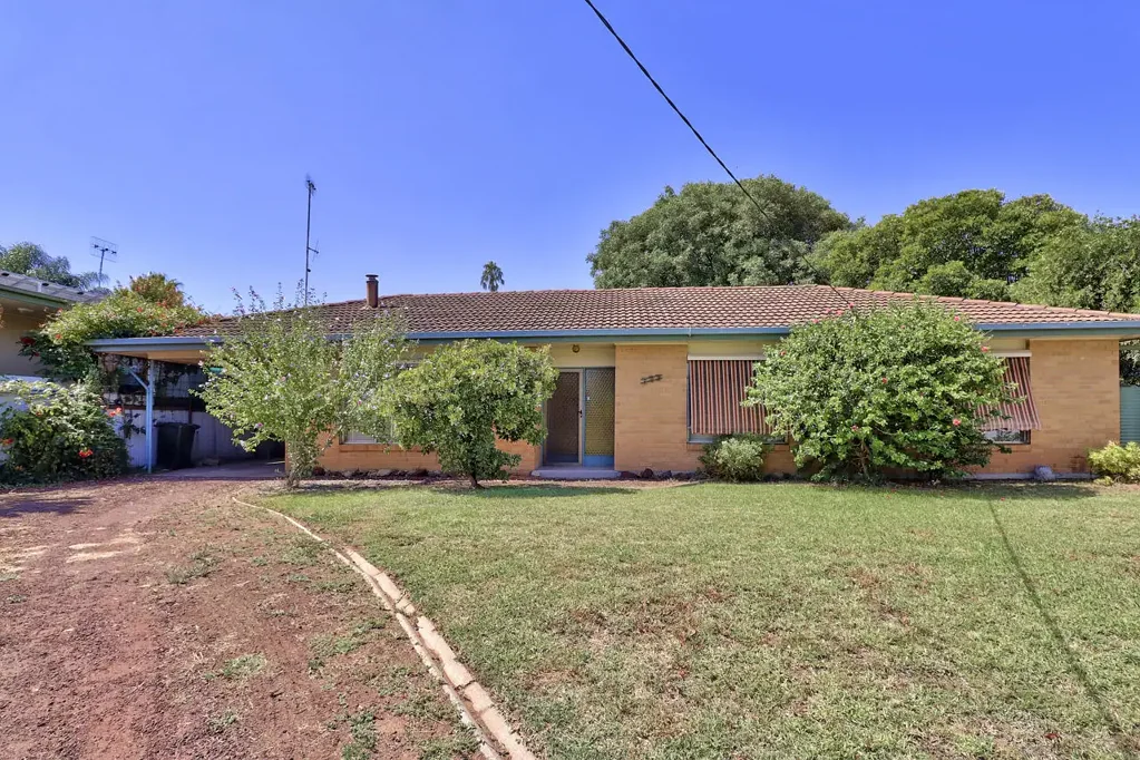 323 Mann Street, Deniliquin, NSW 2710