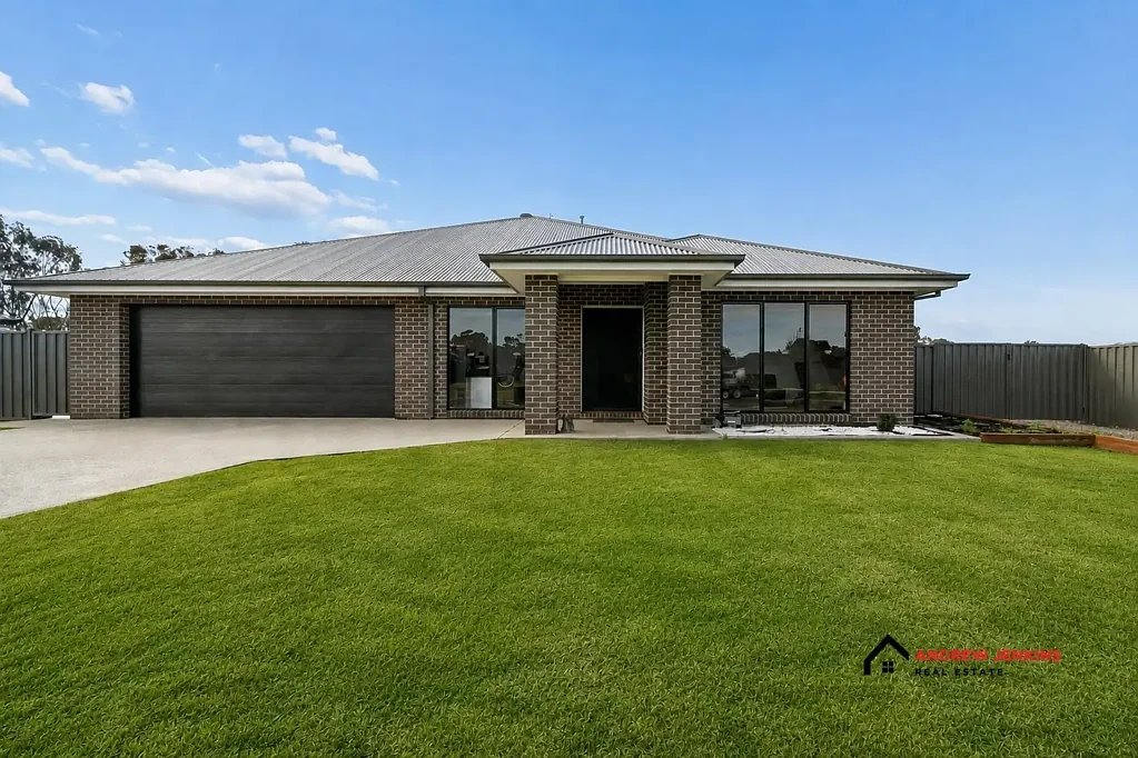 Cobram 4房  Near New Family Home with Shed on a Huge 1,627m² Block