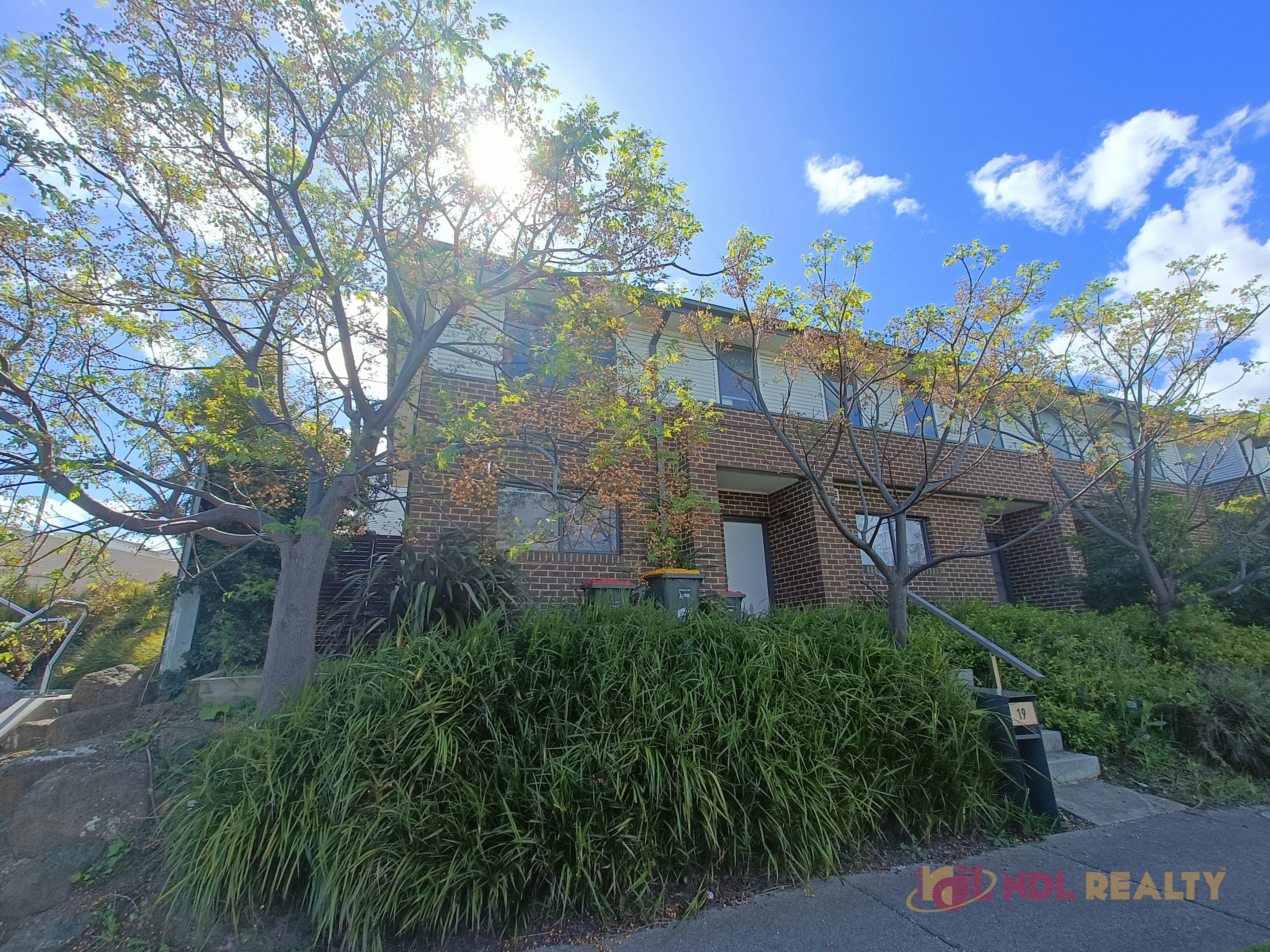 19 Erinbank Crescent, Westmeadows, North Melbourne, 3 Bedrooms, 2 Bathrooms, Townhouse