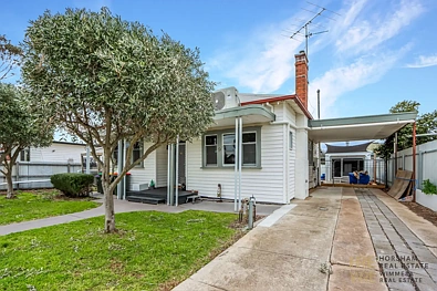 Horsham 3chambre Renovated Character with a Creative Twist