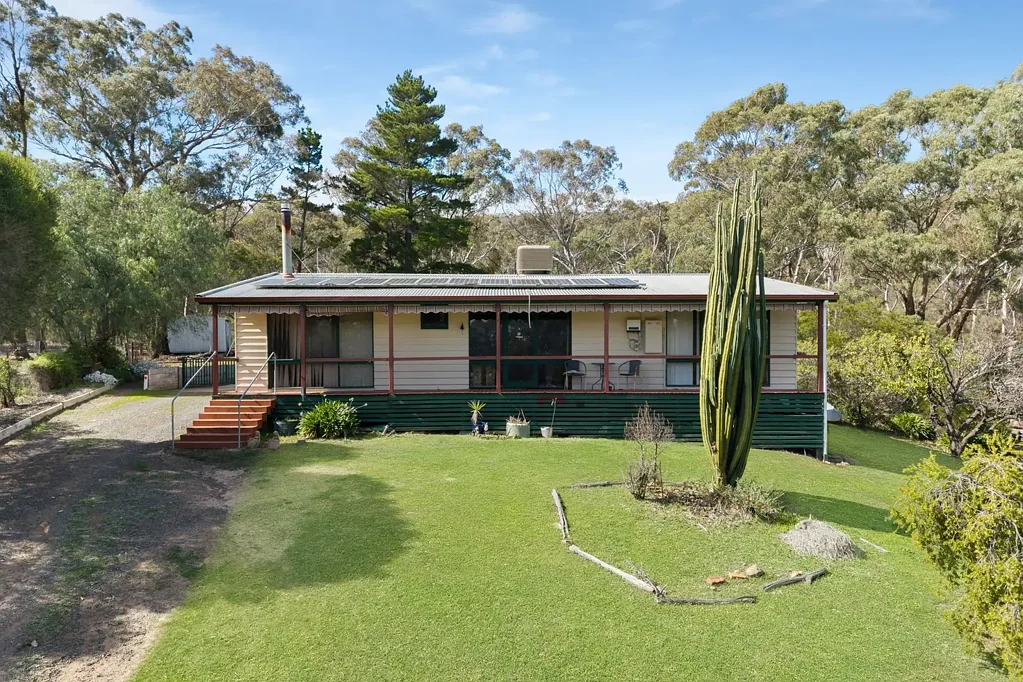 Heathcote 3房  PEACEFUL BUSHLAND RETREAT WITH RENOVATION POTENTIAL