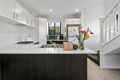 Cardiff 2chambre Put simply, effortless indoor/outdoor living in modern townhouse