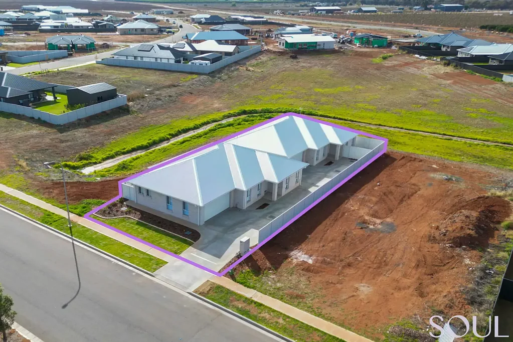 Griffith 6房  📍 Prime Dual Investment | 2 x Brand-New 3-Bedroom Townhouses – One Title