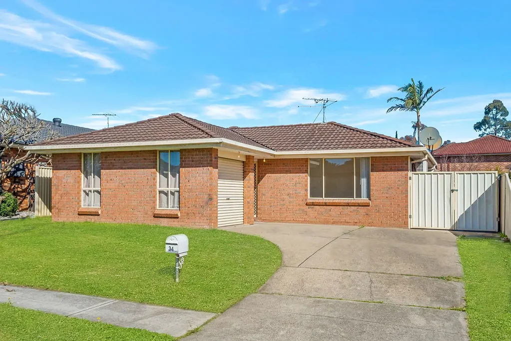 Hinchinbrook 4房 完美开端或您的明智投资！ THE PERFECT START OR YOUR NEXT SMART INVESTMENT!