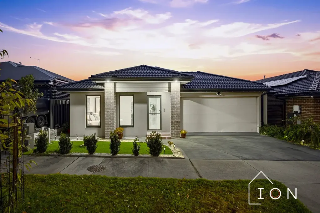 8 Vesna Avenue, Clyde North, VIC 3978