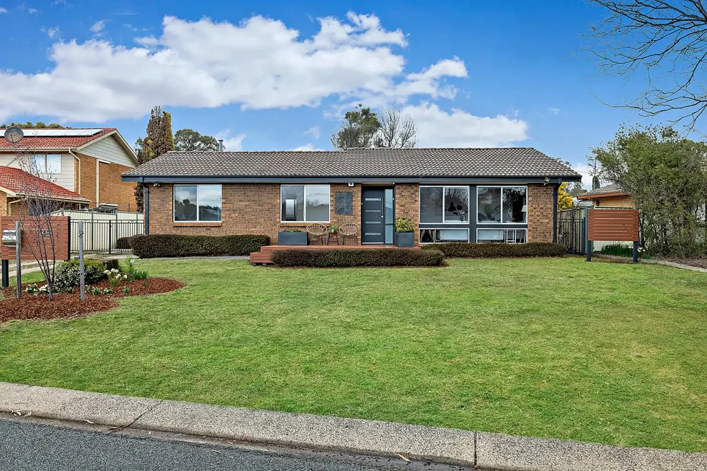 Kaleen 4房  Renovated Family Home Plus a Self Contained Studio - Endless Possibilities