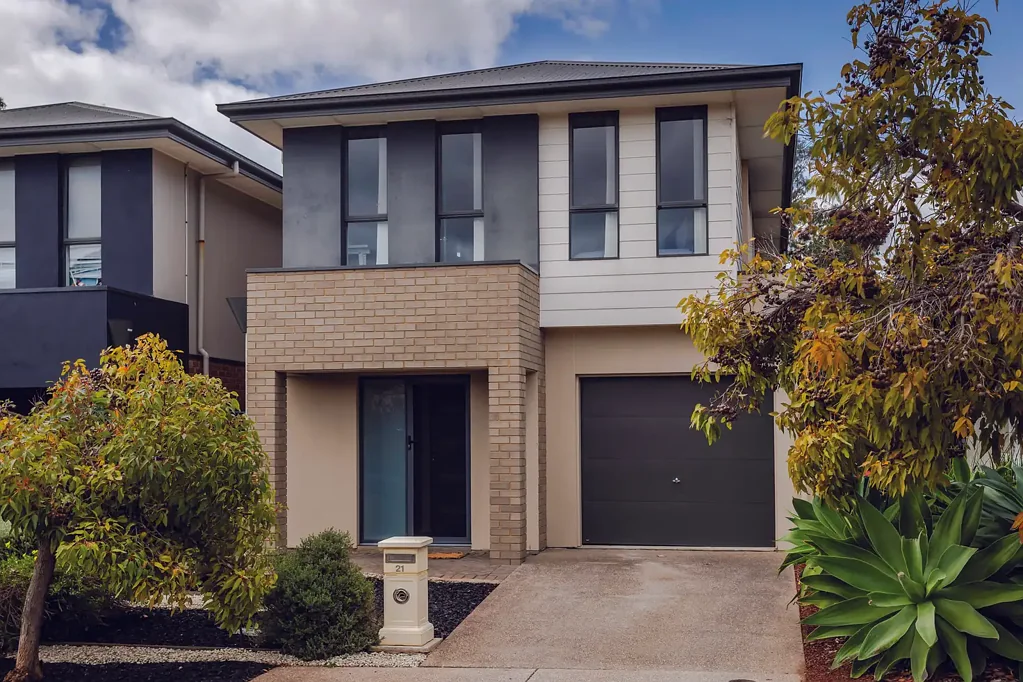 Morphett Vale 4房  Relish The Reserve - And A Gleaming Style Statement In The Expanding South