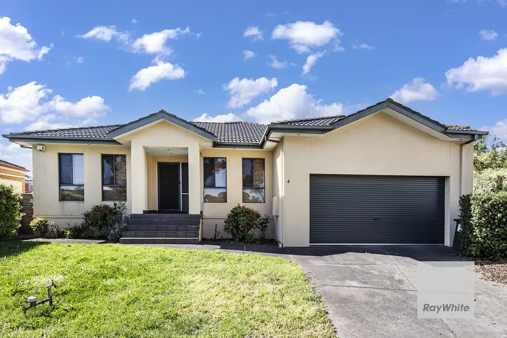Stunning Family Home in Cairnlea  - Furnished Home