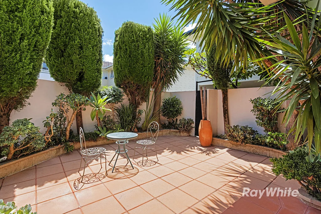 4/10 Kokaribb Road, Carnegie, VIC 3163