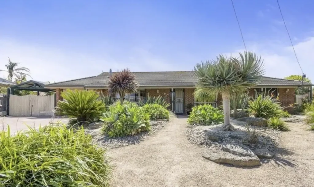 Great Location! Spacious 3 beds 2 baths Family Home in a Quiet Court