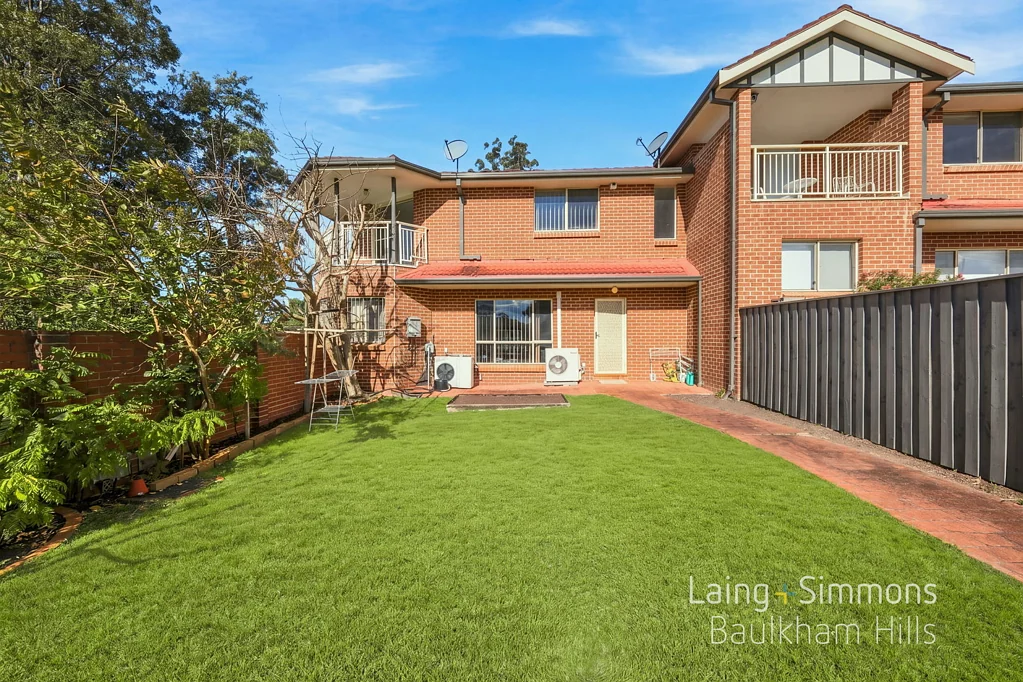 Baulkham Hills 3Kwarto Spacious Three-Bedroom Townhouse With One Common Wall! Generous Features Throughout