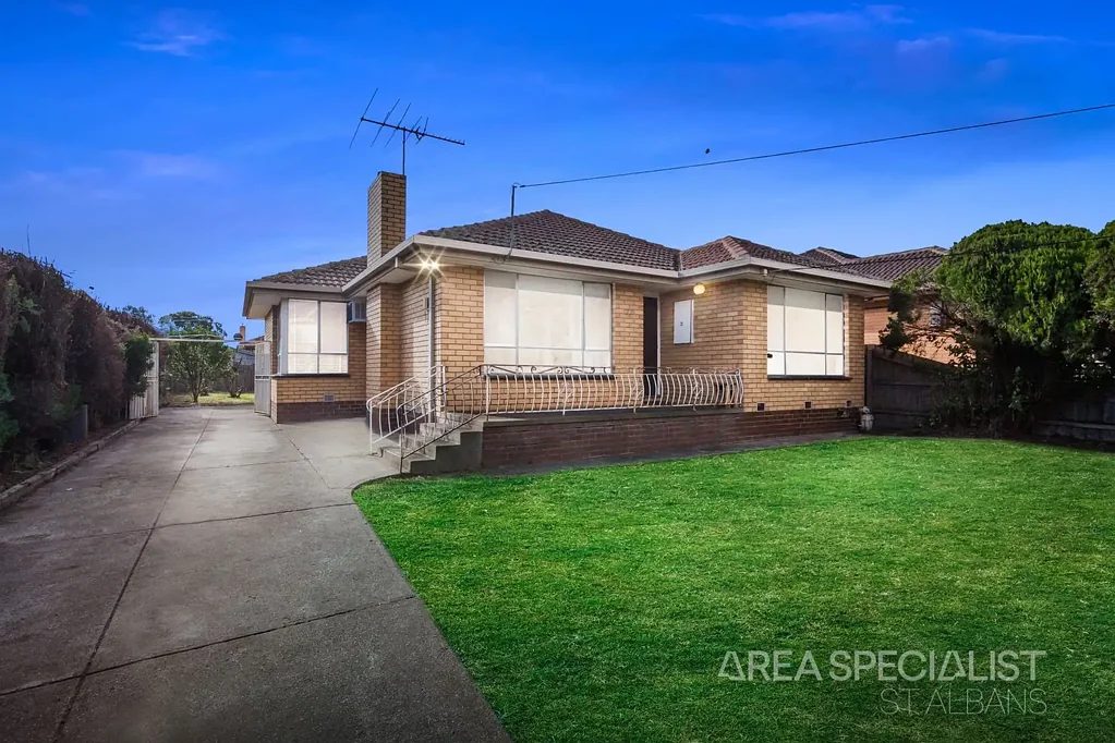 St Albans 3 Slaapkamer Endless Potential in a Sought-After St Albans Location - MUST BE SOLD!