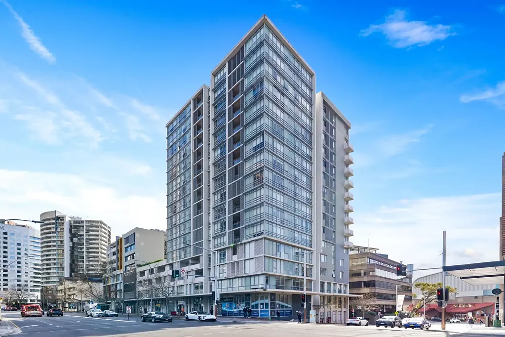 St Leonards 2 Bedroom NE Aspects, Executive Living with City and Water Views, 1 Min Walk To Metro Station