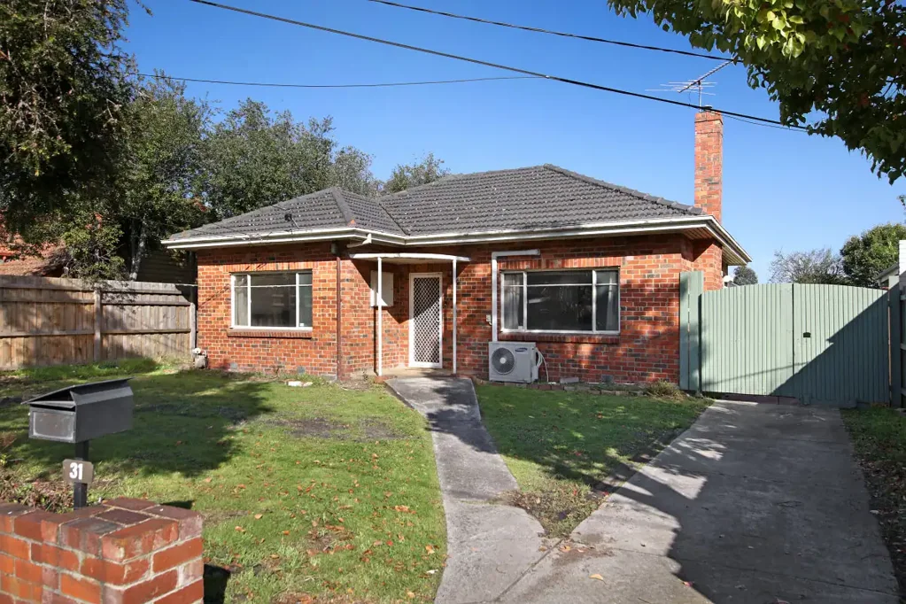 Spacious & Convenient Family Home in the Heart of Oakleigh South
