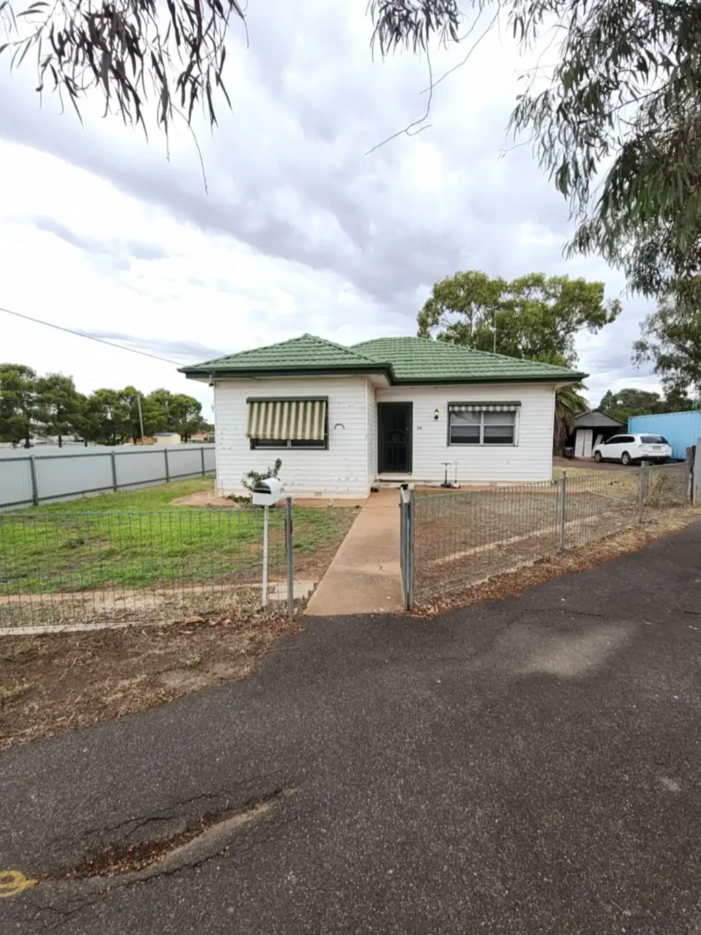 2 Bedroom Cottage Close to Town