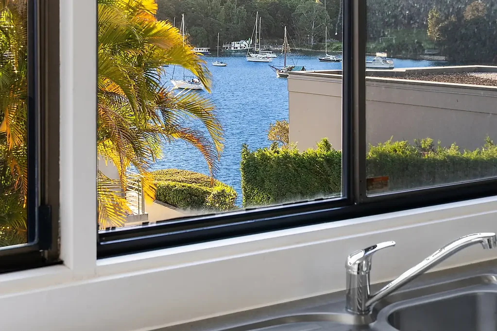 Henley 1कमरा Waterfront peninsular retreat