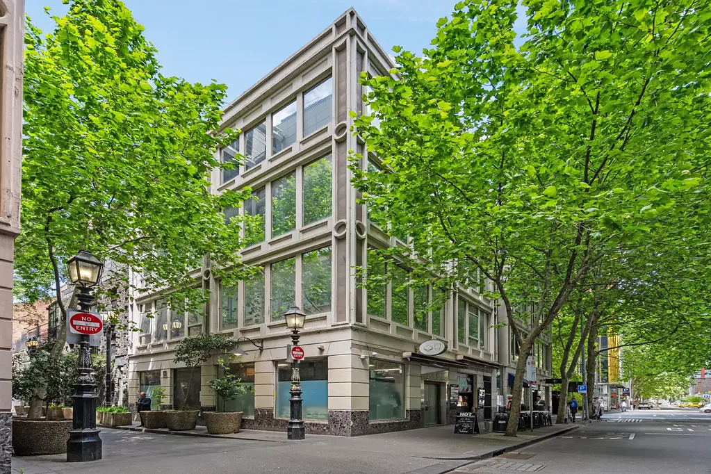 FURNISHED 1-BEDROOM APARTMENT IN MELBOURNE CBD — WATER & ELECTRICITY INCLUDED