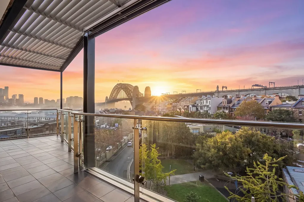 Modern Two-Bedroom Apartment With Stunning Harbour Bridge Views