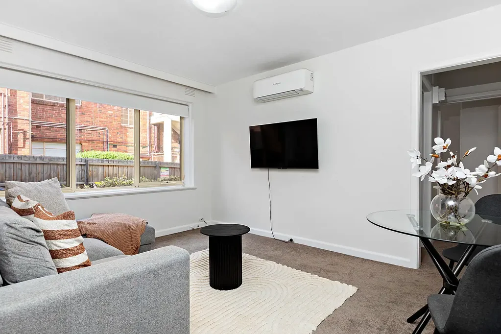 Renovated Ground Floor Apartment - Perfectly Positioned and Furnished!