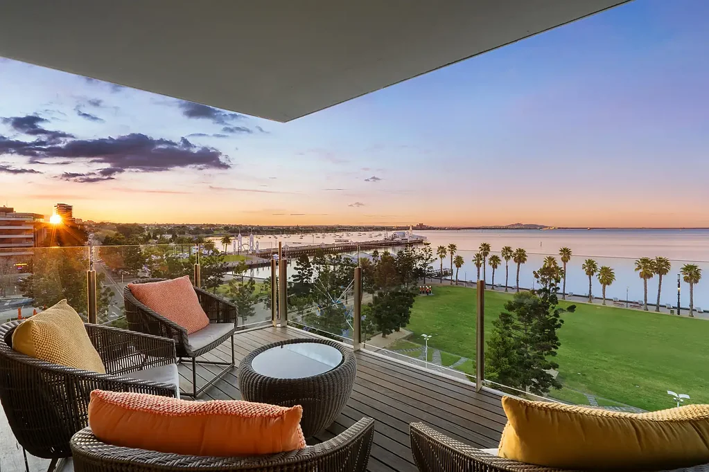 Geelong 4ਬੈੱਡਰੂਮ Unrivalled Waterfront Elegance in Edgewater