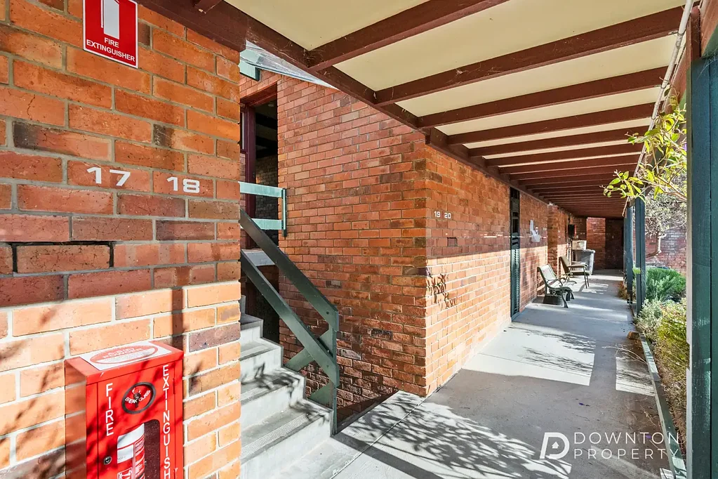 Charming One-Bedroom Apartment with Stunning Views – West Hobart