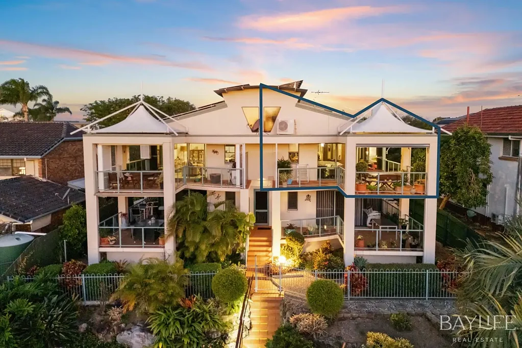 Scarborough 3 Bedroom Boutique Excellence with Water, Park & Mountain Views
