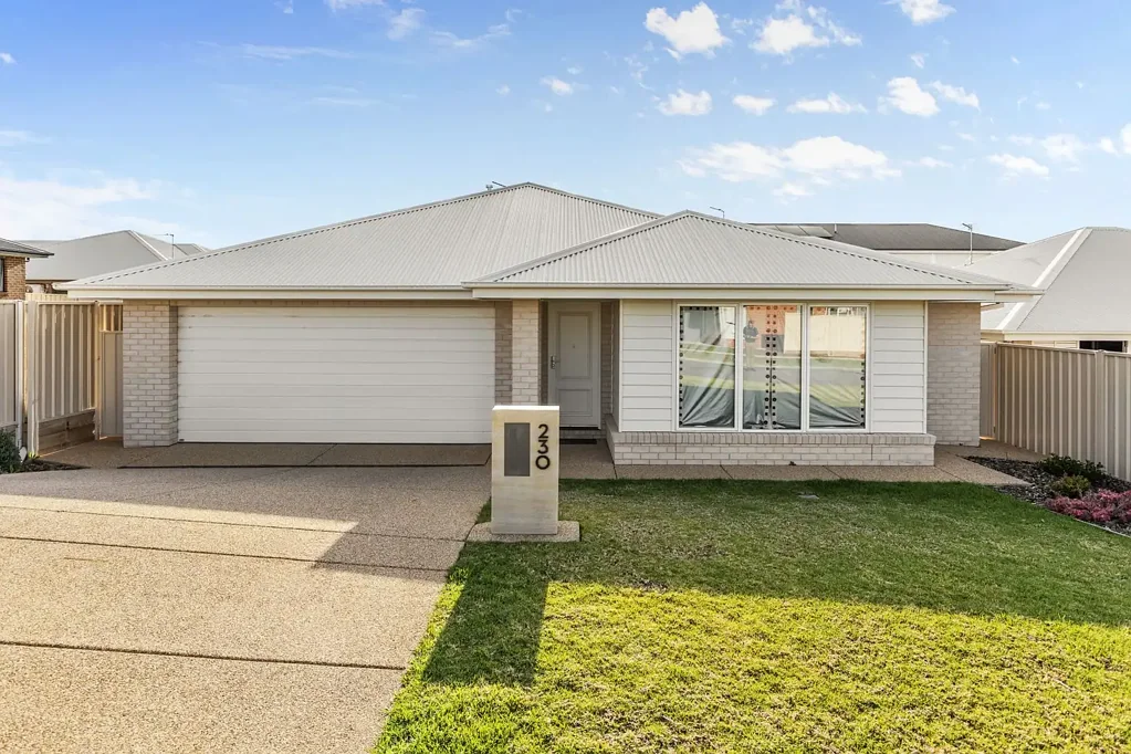 230 Muttama Parade, Gobbagombalin, NSW 2650