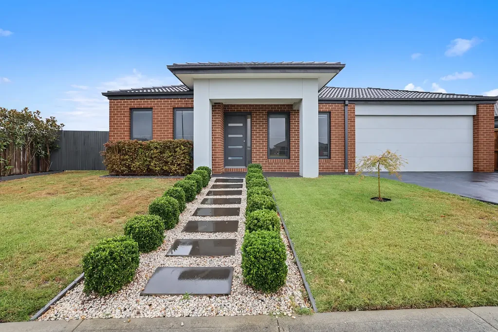 Warragul 4 Slaapkamer Spacious Family Living with Side Access