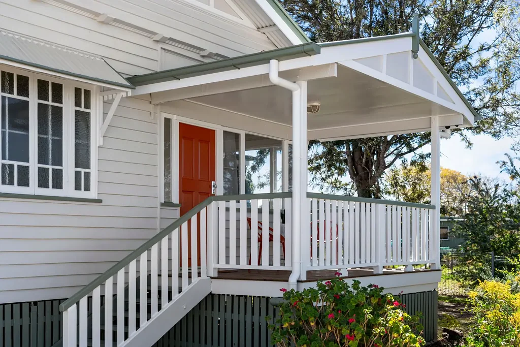 Pittsworth 3침실 An Alluring Colonial Home, Flawlessly Renovated