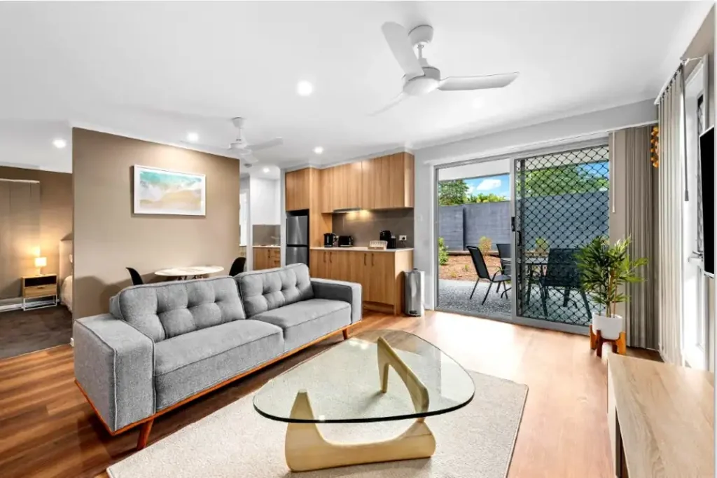 Luxury Ground Floor Studio with Courtyard and Lock Up Garage