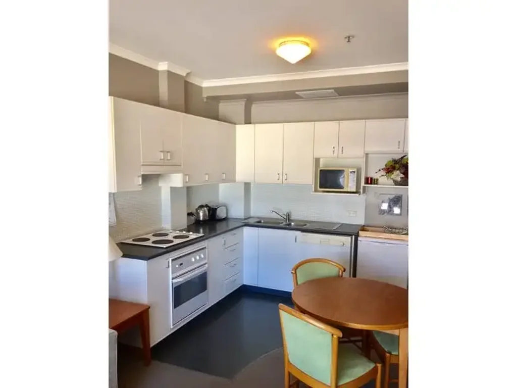 Furnished 1-Bedroom Apartment with City Views – Oaks Goldsbrough