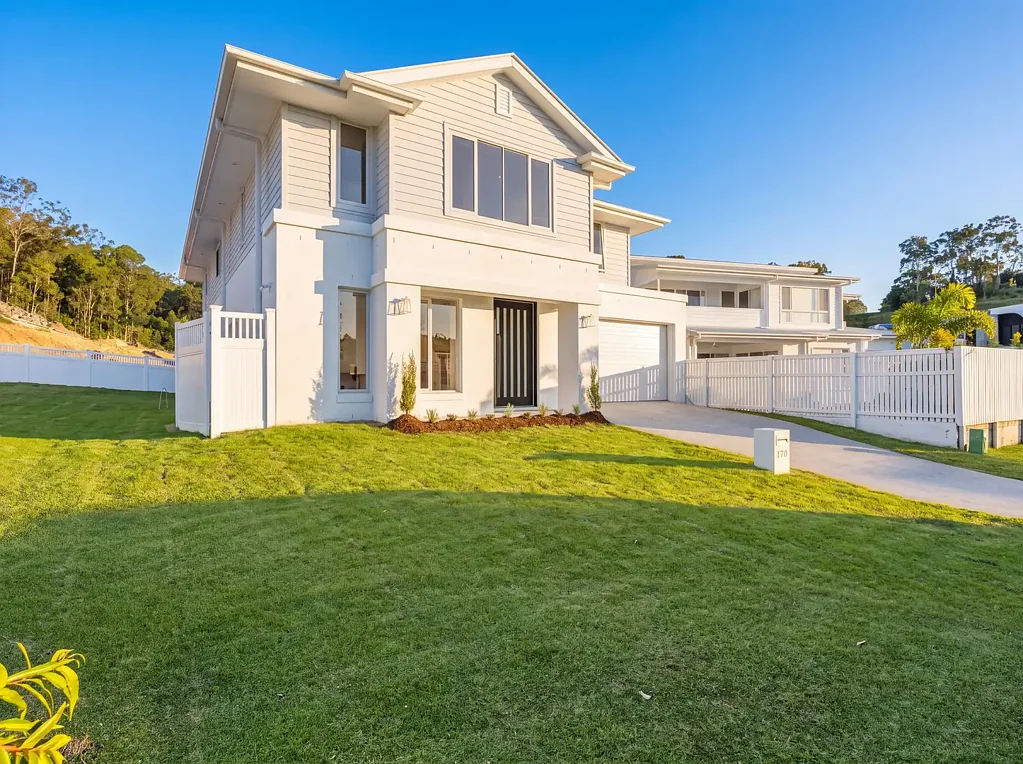 Burleigh Heads 5房  Brand New. Built for Burleigh Living!