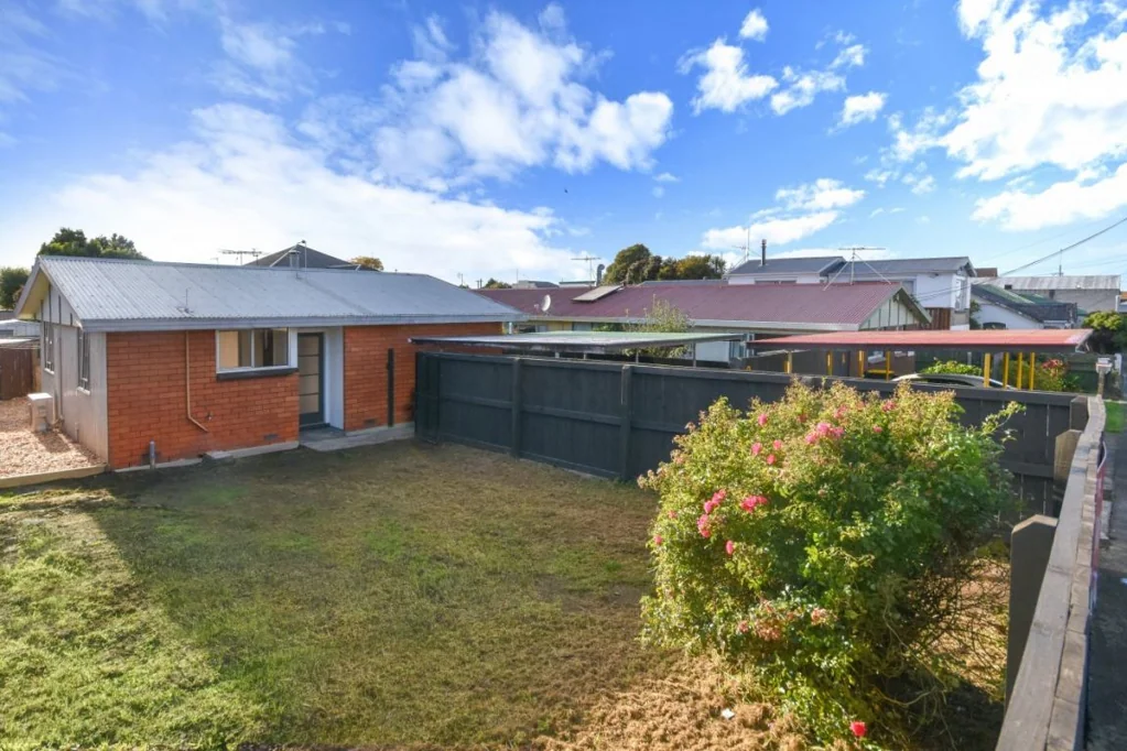 Caversham 2Phòng ngủ Big Garden. Solid Unit. Smart Investment