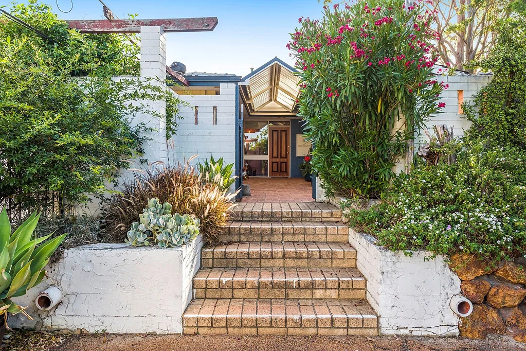 15 Bolt Crt, Lesmurdie, WA 6076