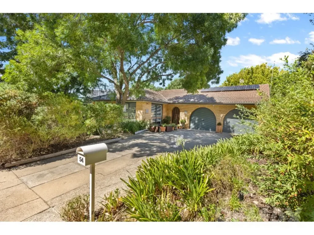 54 Walana Crescent, Kooringal, NSW 2650