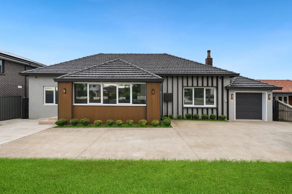 Denistone East 4कमरा Fully Renovated Double-Brick Family Home — minutes' to Eastwood Shops and Denistone East Public School
