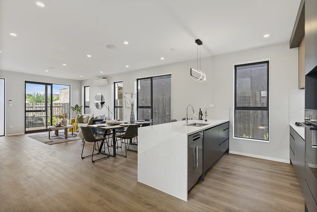 Orewa 3Moenga Huge Price Adjustment | Owner Demands Sale