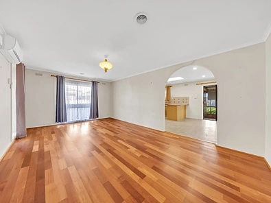 ਰਹਿਣ ਵਾਲਾ ਕਮਰਾ - 33 Leighton Crescent, Deer Park, VIC 3023