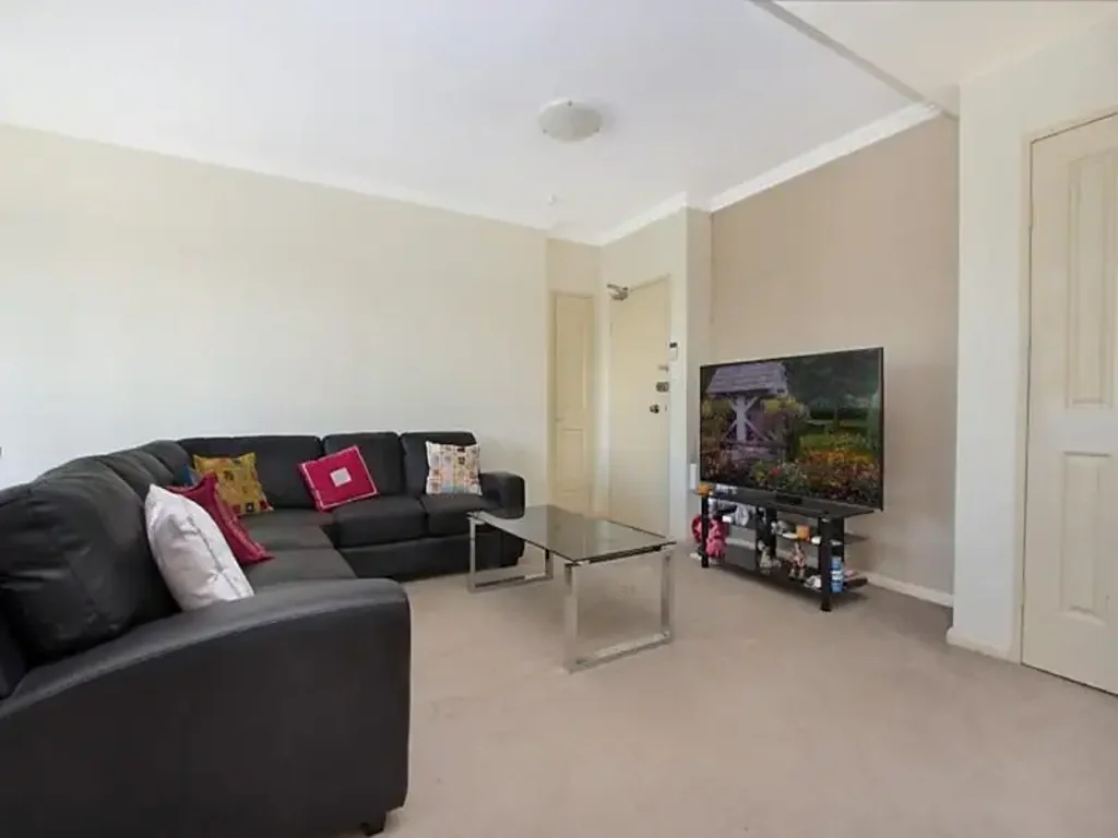 Modern 2 bedroom apartment.