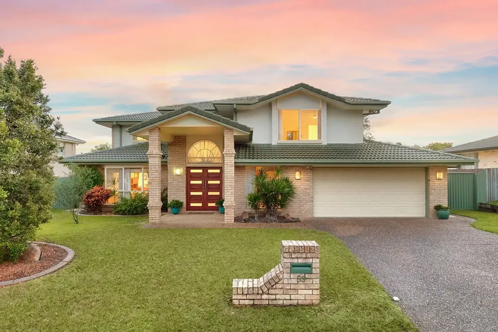 Calamvale 4ਬੈੱਡਰੂਮ Expansive Family Sanctuary with Poolside Living in Prime Calamvale Locale
