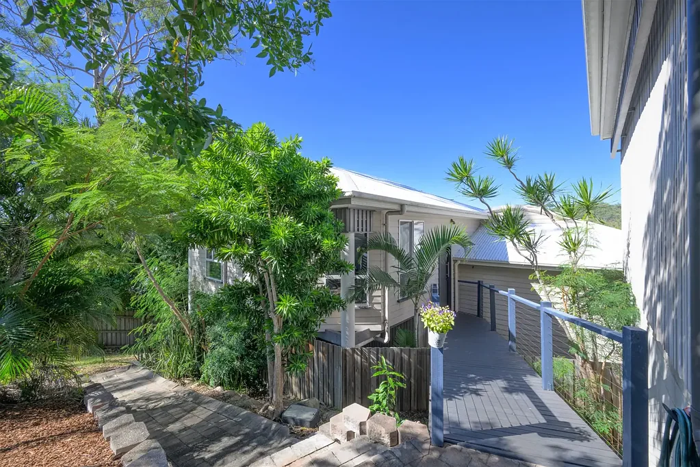 15 Walters Avenue, West Gladstone, QLD 4680