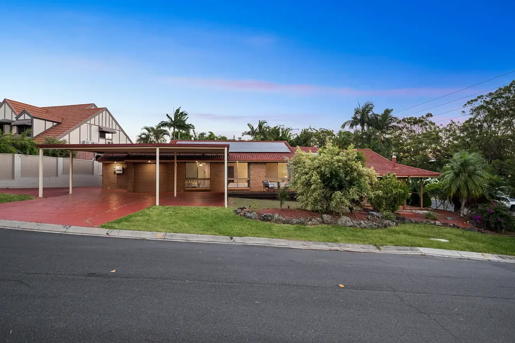 8 Plateau Drive, Springwood, QLD 4127