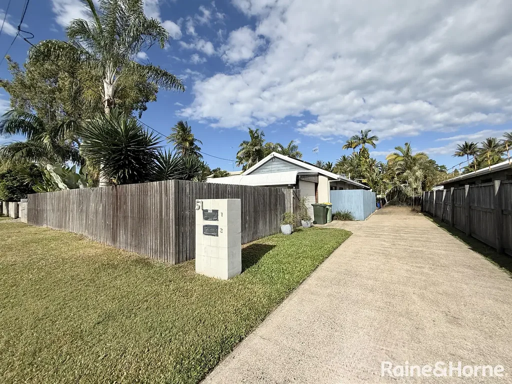 3 BEDROOM : 1 BATHROOM : UNFURNISHED : POOL : CLOSE TO BEACH