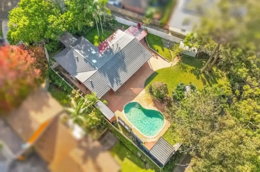 Kincumber 4房  LARGE FAMILY HOME WITH ATTACHED SELF-CONTAINED LIVING ZONE