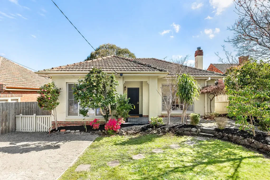 Glen Iris 3房 永恒魅力，时代优雅，轻松生活 Timeless Charm, Period Elegance, Effortless Living