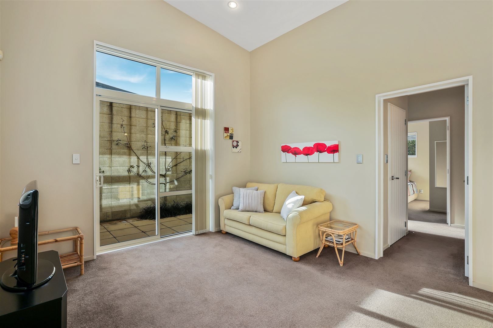 2/43 Main Road, Redcliffs, Christchurch, 2 Bedrooms, 1 Bathrooms