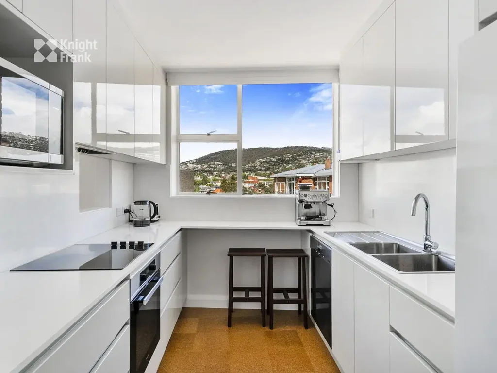 Bright, sunny renovated apartment – Fully Furnished - 6 month lease only