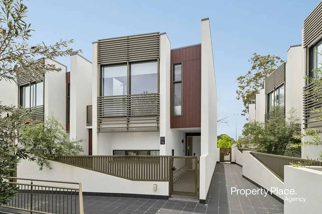 Woolooware 3房 门禁小区 安全居所 建筑师设计 三室双车位 私人庭院 海滩近邻 A Stylish Lifestyle of Exclusivity in a Coveted Location