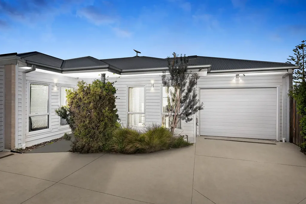 2/14 Tudor Road, Sunshine North, VIC 3020