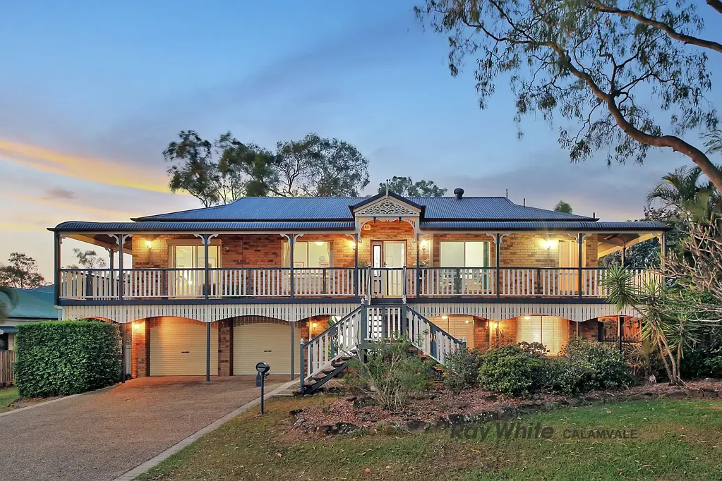 Forest Lake 5Kwarto Grand Colonial Masterpiece with 1000m2 Elevated Block in Heart of Forest Lake!